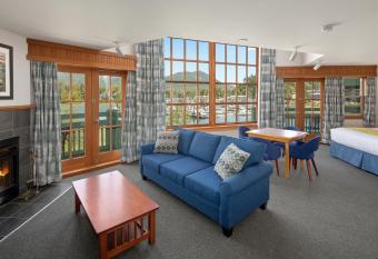 Canadian Princess Lodge & Marina has Balcony rooms