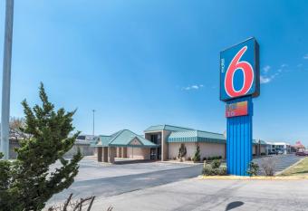 Motel 6-Oklahoma City, OK - Bricktown has Smoking rooms