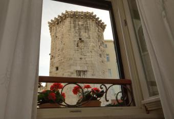 Old Square  allows 18 year olds to book a room