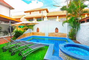 Grande Adam Private Pool Villa allows 18 year olds to book a room