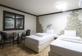 Busan Tema Motel has Smoking rooms