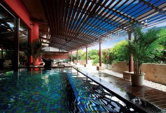 Loisir Spa Tower Naha allows 18 year olds to book a room