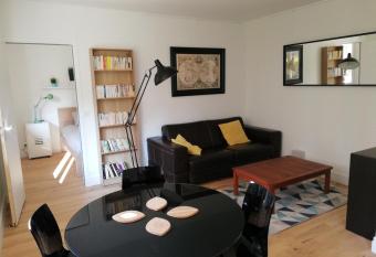 Cosy Apartment Anatole Vitry allows 18 year olds to book a room