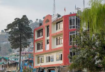 Flagship Hotel Arsh allows 18 year olds to book a room