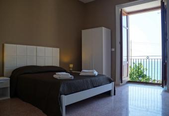 Residenza sul mare has Balcony rooms