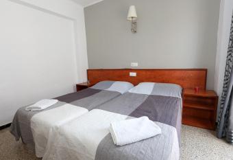 Hostal Lido allows 18 year olds to book a room