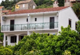 Apartmani PISAC has Balcony rooms