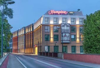 Hampton by Hilton Oswiecim allows 18 year olds to book a room