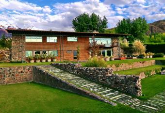 Lodge Rocas Del Plata allows 18 year olds to book a room