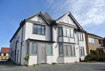 Broadstairs Apartments has Balcony rooms