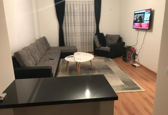 1 Bedroom flat allows 18 year olds to book a room