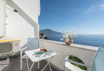 Casa Novella has Balcony rooms