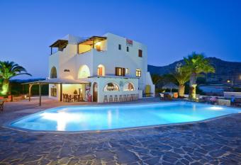 Oasis Studios has Balcony rooms