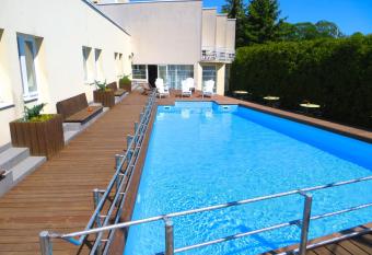 Hotel Vesiroos allows 18 year olds to book a room