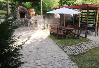 Vila Cri Cri allows 18 year olds to book a room