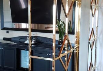 Kodra e Kuajve has rooms with a private hot tub