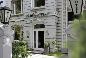 Hotel Miramar allows 18 year olds to book a room