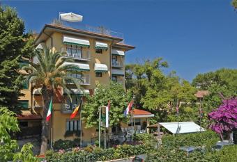 Hotel Dei Tigli has Balcony rooms