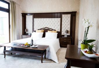 River Lodge allows 18 year olds to book a room