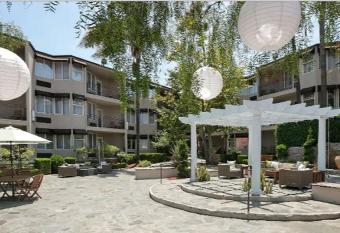 The Belamar Hotel Manhattan Beach, Tapestry Collection by Hilton has Balcony rooms