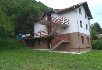 Hostel Topi   has Balcony rooms