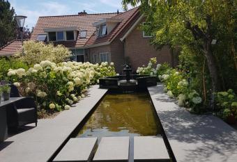 Dishoek allows 18 year olds to book a room