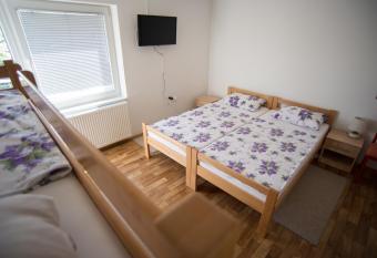 Hostel Larisa has Balcony rooms