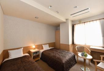 Hotel Pearl City Sapporo allows 18 year olds to book a room