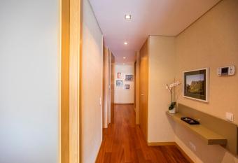 Comfy Luxury Apartment has rooms with a private hot tub