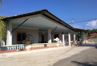 Homestay Koperasi Surau Alfalah has Balcony rooms