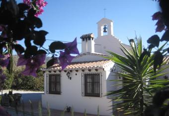 Escuela La Cruj  a has Balcony rooms