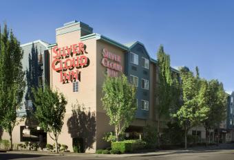 Silver Cloud Hotel - Portland allows 18 year olds to book a room