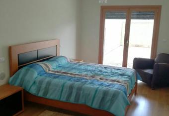 ADALBERTO NASCIMENTO LUXURY APARTA-HOSTEL At COLINAS DO CRUZEIRO has rooms with a private hot tub