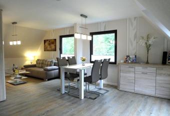 Peedy s luxuri  se 60m   Wohnung mit Balkonterrasse allows 18 year olds to book a room