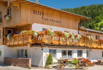 Alpenhostel  has Balcony rooms