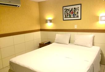 Hotel Veraneio allows 18 year olds to book a room