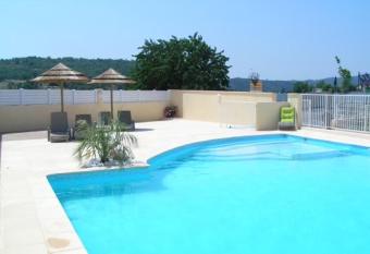 Aux couleurs d Ard  che has Balcony rooms