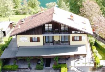 Albergo Stella Alpina has Balcony rooms