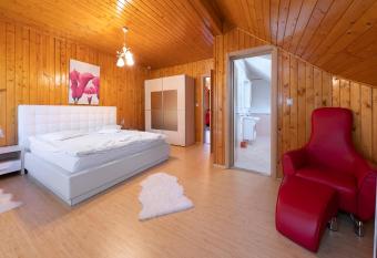 Villa Moon has Balcony rooms