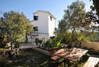 Apartments with a parking space Okrug Donji, Ciovo - 13732 has Balcony rooms