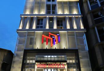 MINI HOTELS (Taichung Station Branch) allows 18 year olds to book a room