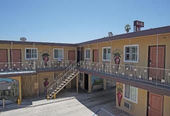 Rosa Bell Motel - Los Angeles has Smoking rooms