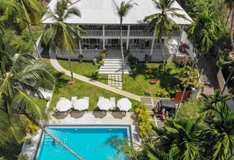 Plantation House allows 18 year olds to book a room