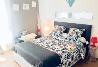 Le Petit Z  nith has Balcony rooms