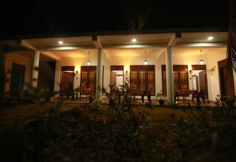 Surf Orchid Villa has Balcony rooms