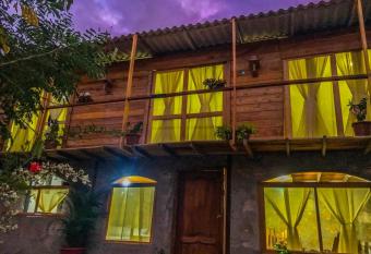 Buganvilla Guest House has Balcony rooms