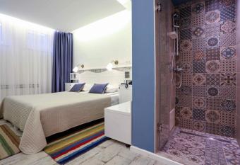 Hotel Divan allows 18 year olds to book a room