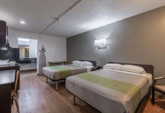 Studio 6-Bryan, TX - University Area allows 18 year olds to book a room