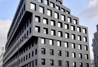 The Originals Boutique, H  tel Maison Montmartre Paris Les Puces allows 18 year olds to book a room