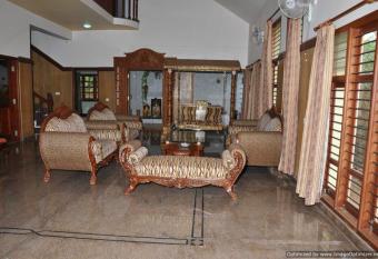 Suvarna Luxury Home Stay has Balcony rooms